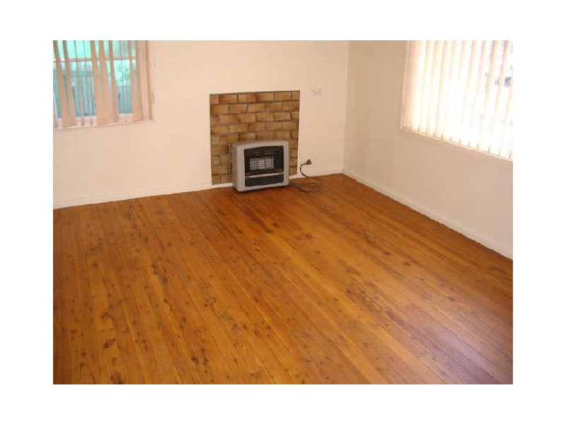 28 Berthong Street, Young NSW 2594