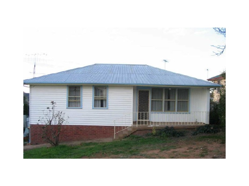 17 Clifton Street, Young NSW 2594