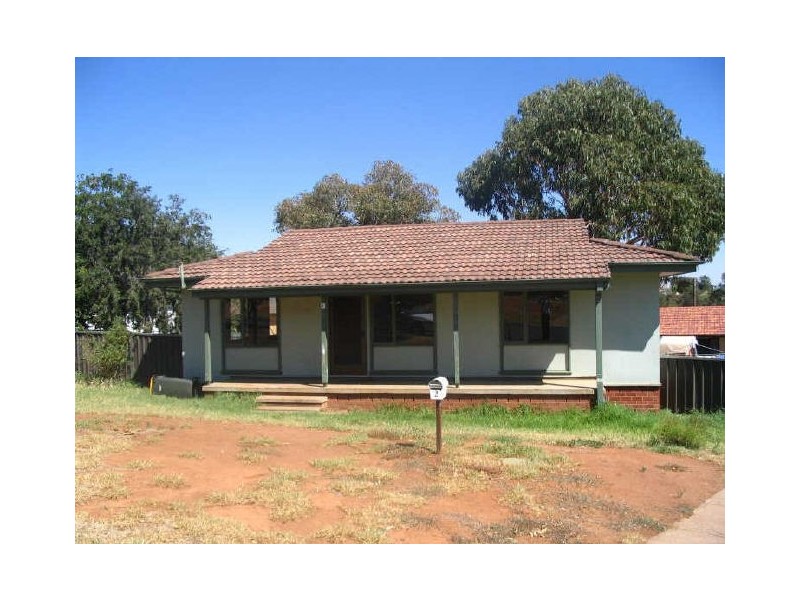 2 Endeavour Place, Young NSW 2594