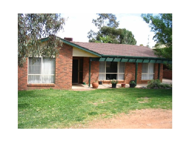 108 Blackett Avenue, Young NSW 2594