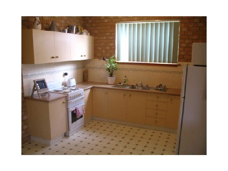 1 Pineview Circuit, Young NSW 2594