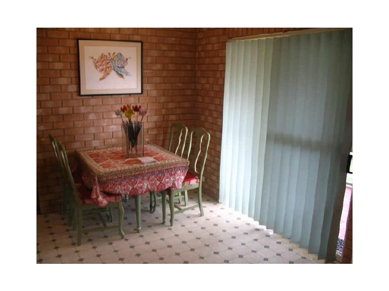 1 Pineview Circuit, Young NSW 2594