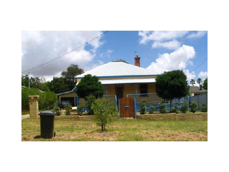 9 Yass Street, Young NSW 2594