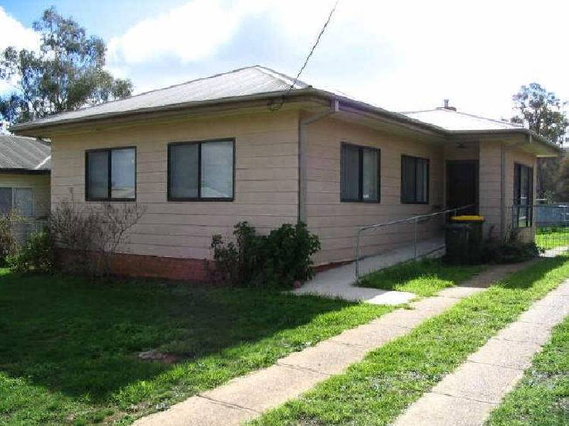 17 Musgrave Street, Young NSW 2594