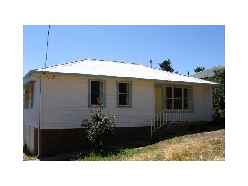 17 Clifton Street, Young NSW 2594