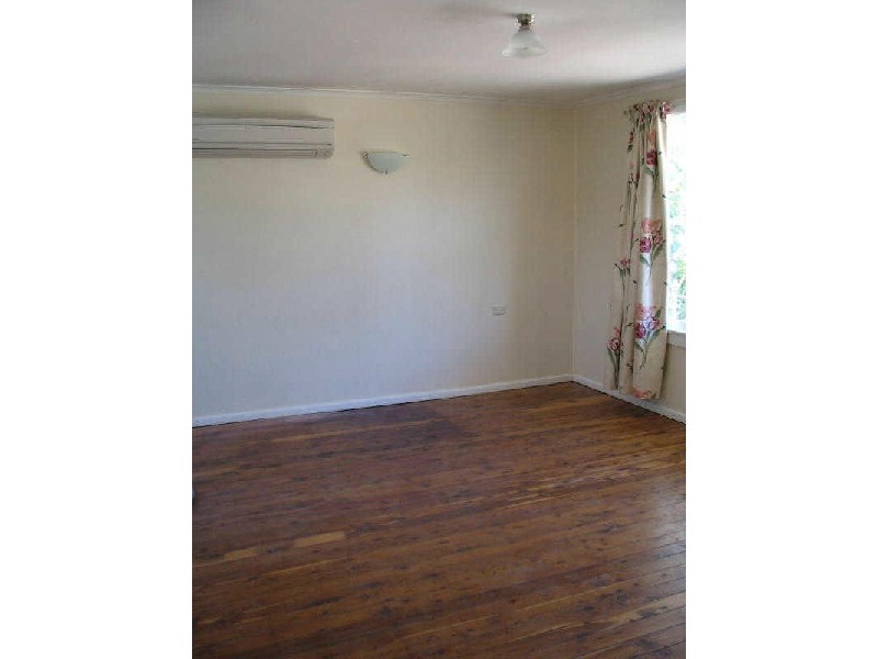 17 Clifton Street, Young NSW 2594