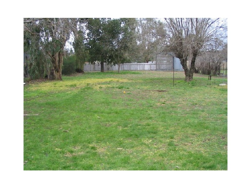 20 Binalong Street, Young NSW 2594