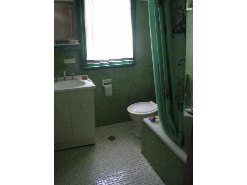 20 Binalong Street, Young NSW 2594