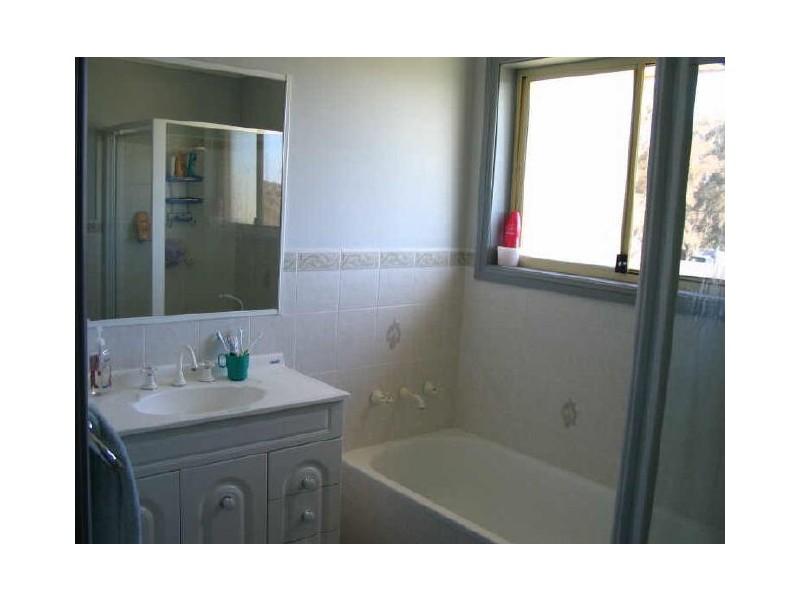 16 Tadross Avenue, Young NSW 2594