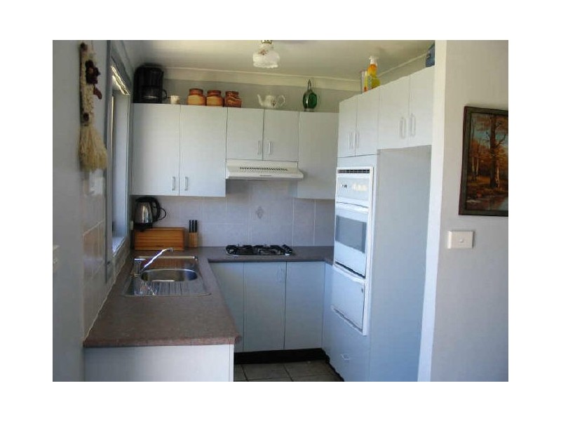 16 Tadross Avenue, Young NSW 2594