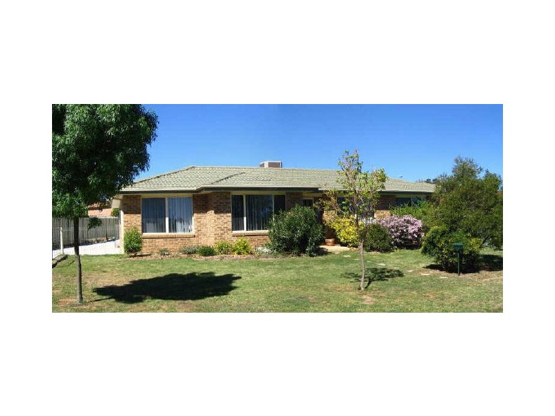 89 Blackett Avenue, Young NSW 2594