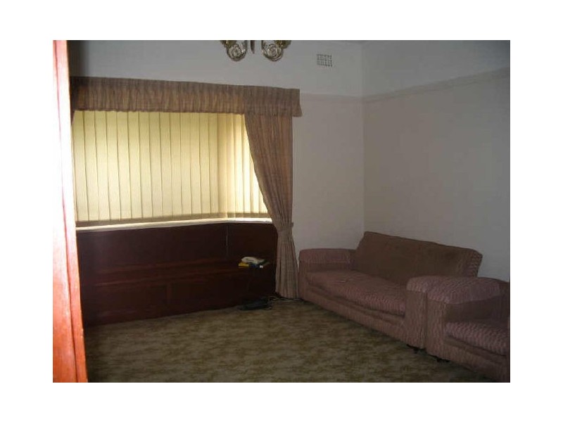 2 Zouch Street, Young NSW 2594