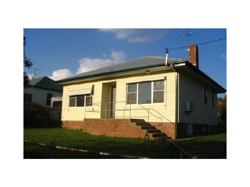 7 Blackett Avenue, Young NSW 2594