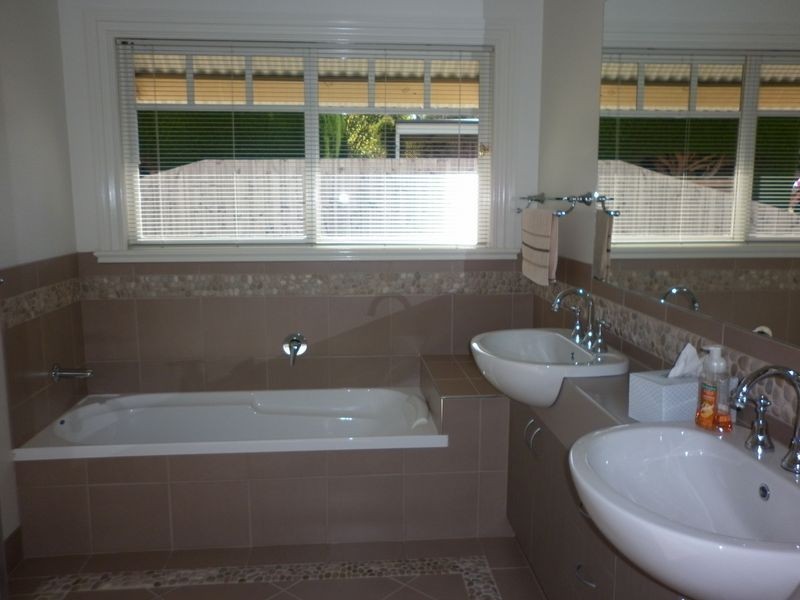 70 Great Alpine Road, Bruthen VIC 3885