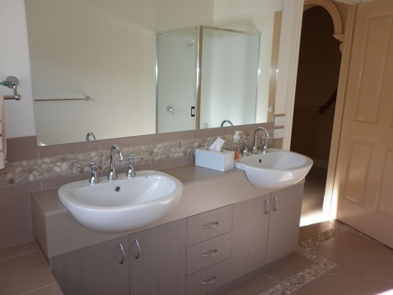 70 Great Alpine Road, Bruthen VIC 3885