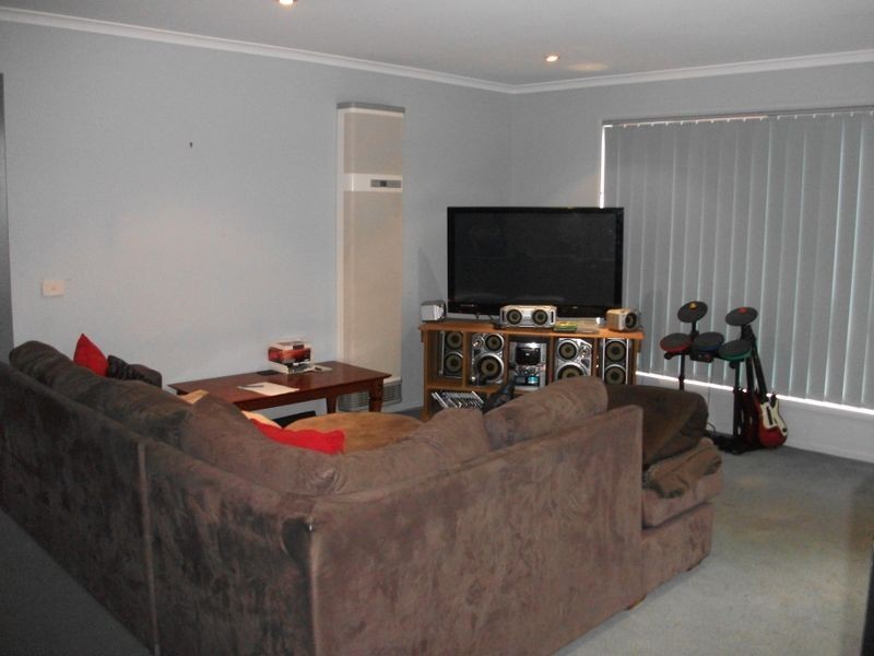 9 fitzgerald Street, Bairnsdale VIC 3875