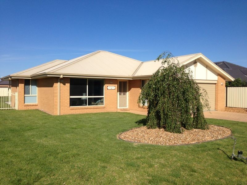 66 Gatehouse Drive, Bairnsdale VIC 3875