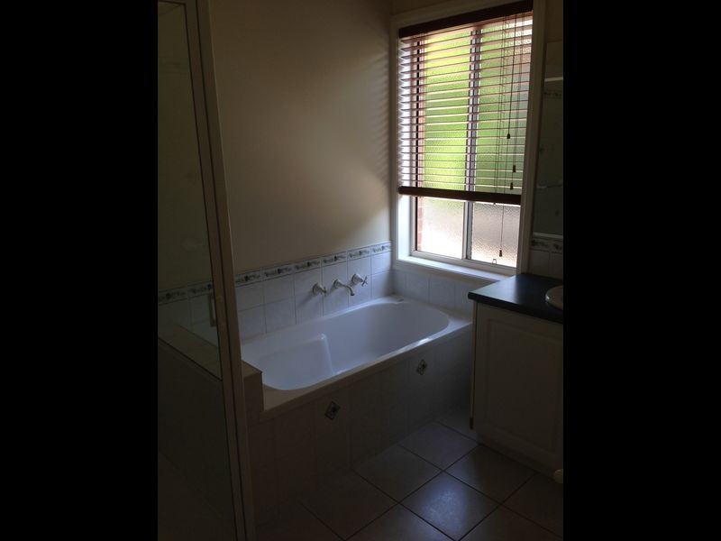 3 Stokes Crt, Bairnsdale VIC 3875