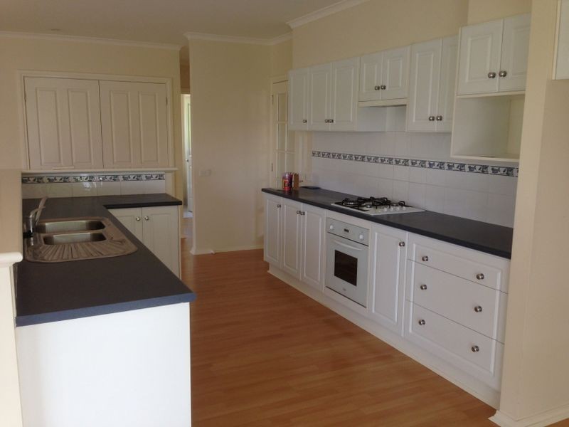 3 Stokes Crt, Bairnsdale VIC 3875