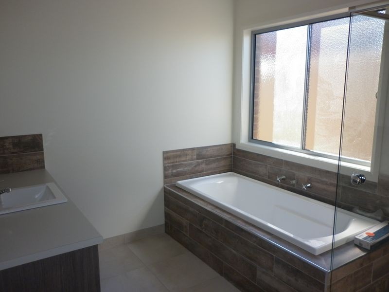 24 Lorimer Drive, Bairnsdale VIC 3875