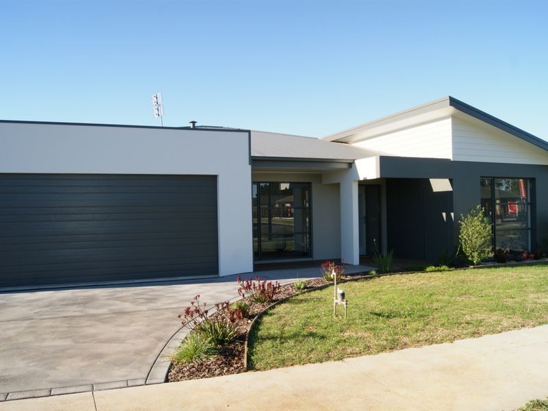 14 Shannon Boulevard, Bairnsdale VIC 3875