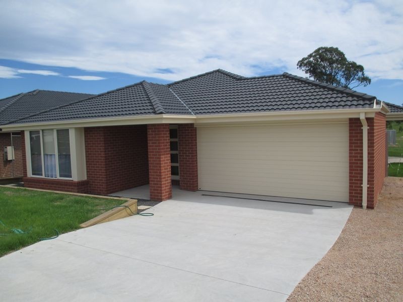 15 Len Cook Drive, Bairnsdale VIC 3875