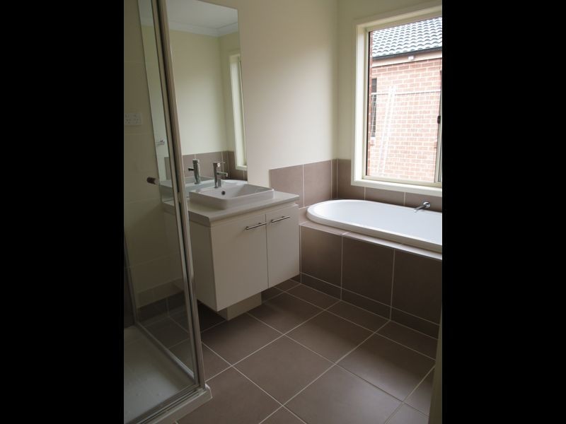 15 Len Cook Drive, Bairnsdale VIC 3875