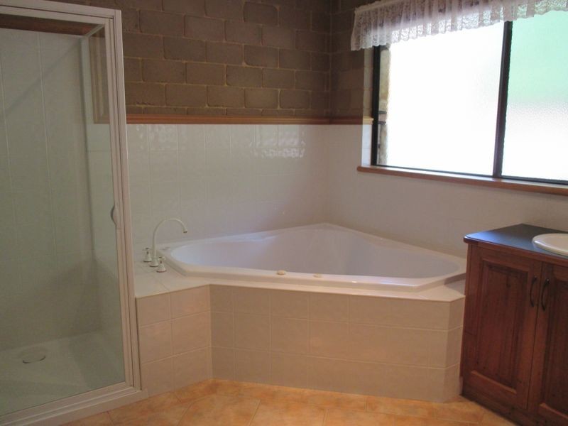 12 Clifton Close, Wy Yung VIC 3875