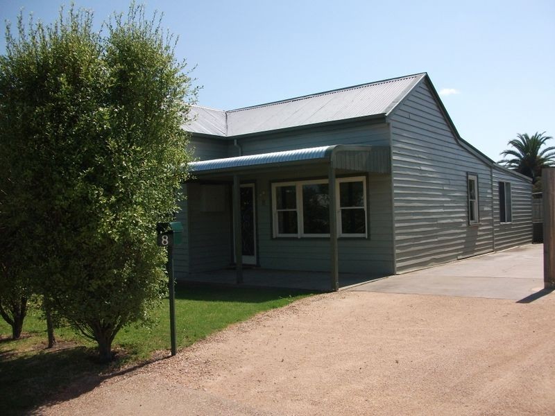 8 Charles Street, Bairnsdale VIC 3875