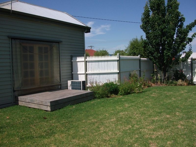 8 Charles Street, Bairnsdale VIC 3875