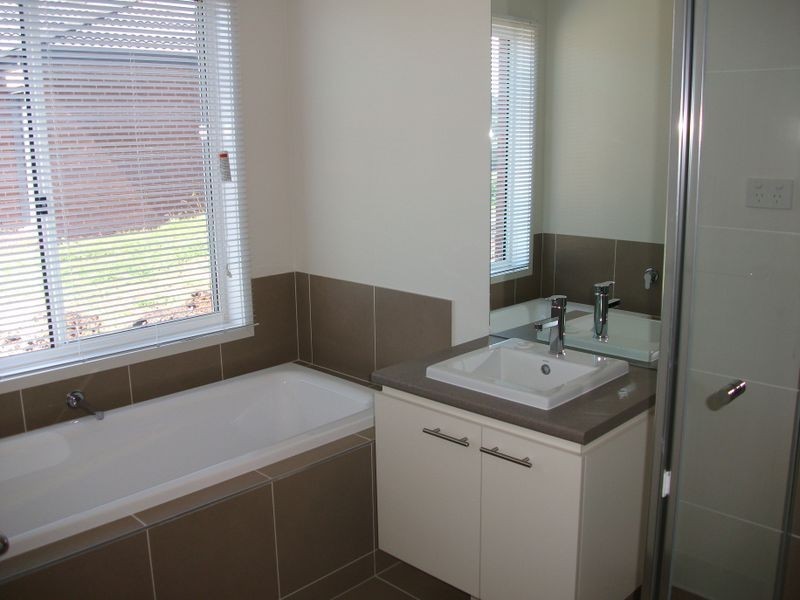 14 Cranes Terrace, Bairnsdale VIC 3875