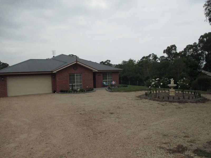 8 Mabel Drive, Bairnsdale VIC 3875