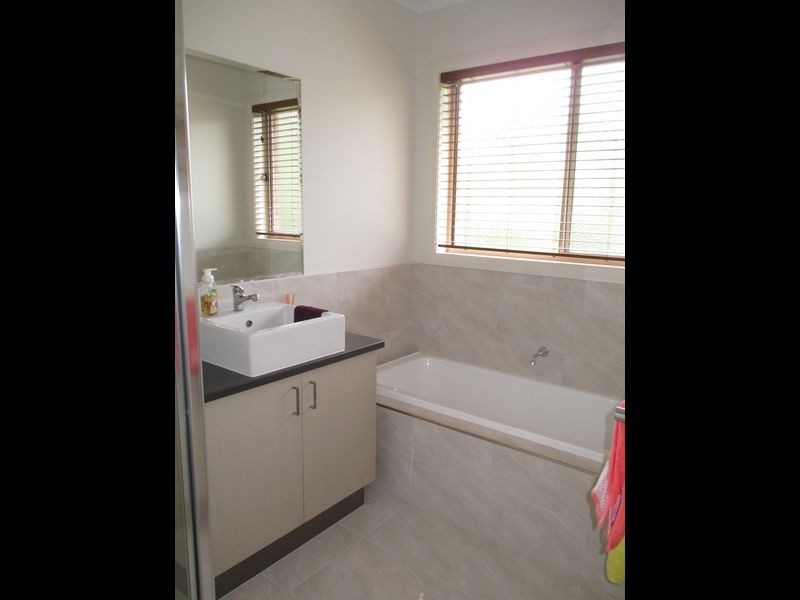 8 Mabel Drive, Bairnsdale VIC 3875