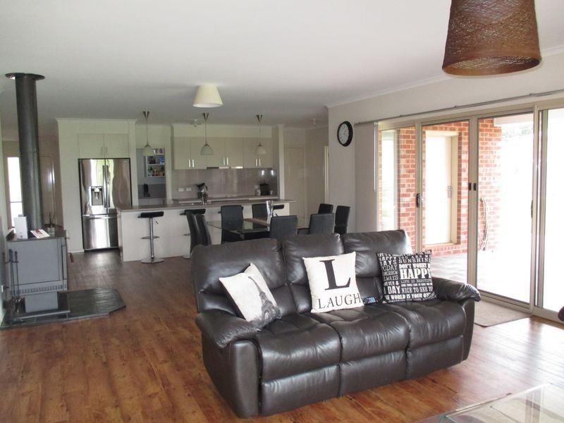 8 Mabel Drive, Bairnsdale VIC 3875