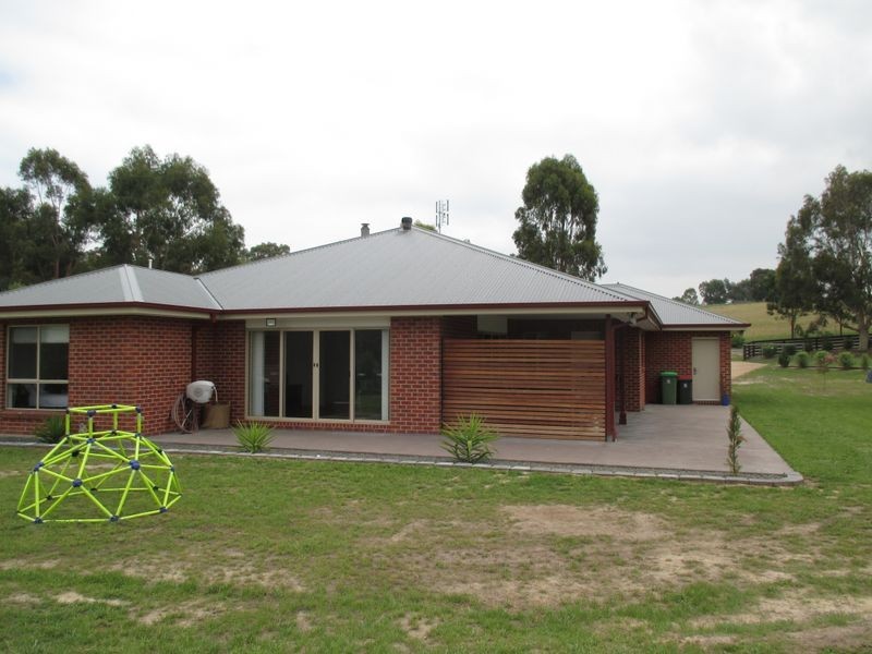 8 Mabel Drive, Bairnsdale VIC 3875