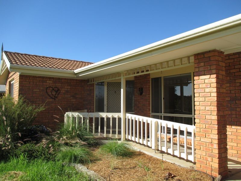 39 Balmoral Crescent, Bairnsdale VIC 3875