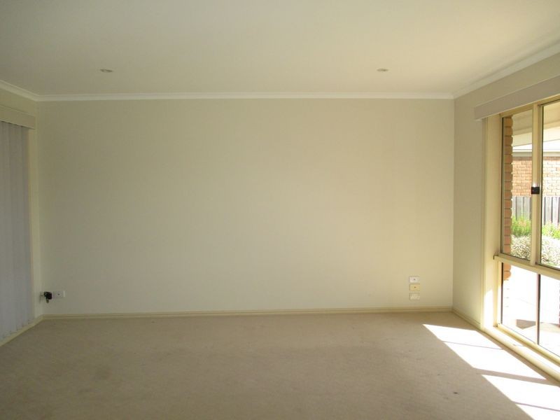 39 Balmoral Crescent, Bairnsdale VIC 3875