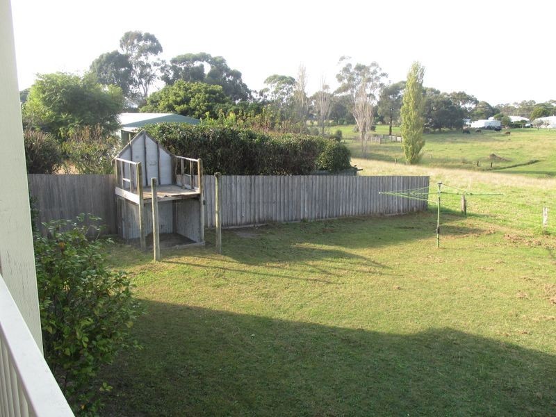 5 Nicole Court, Wy Yung VIC 3875