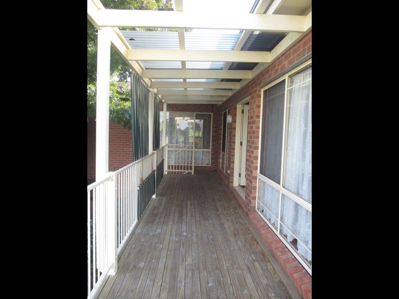 5 Nicole Court, Wy Yung VIC 3875