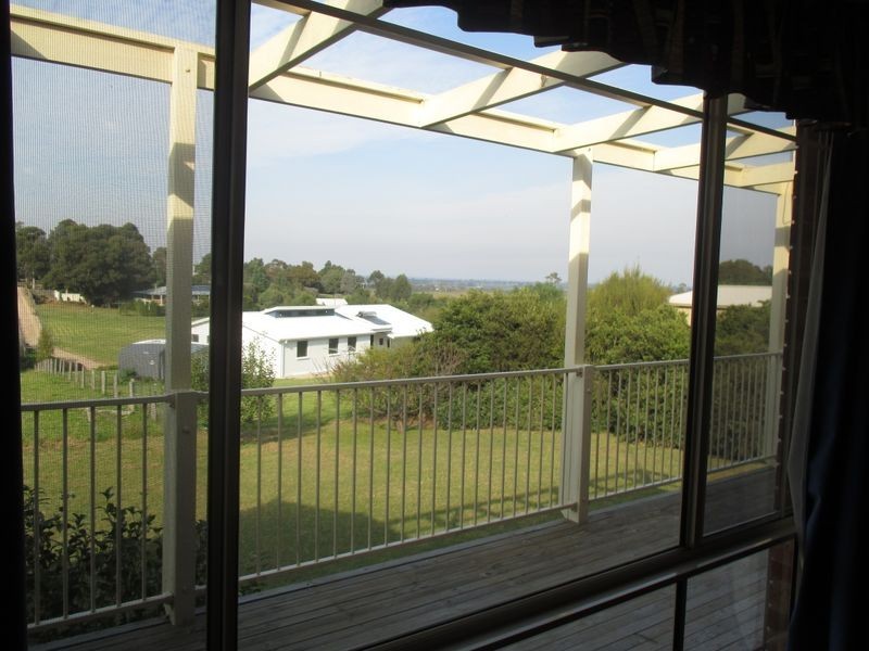 5 Nicole Court, Wy Yung VIC 3875