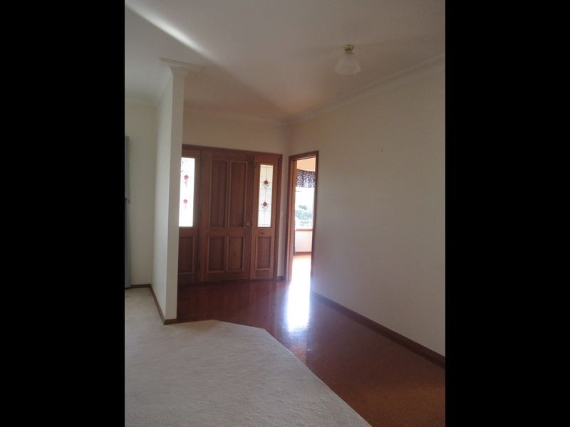 5 Nicole Court, Wy Yung VIC 3875