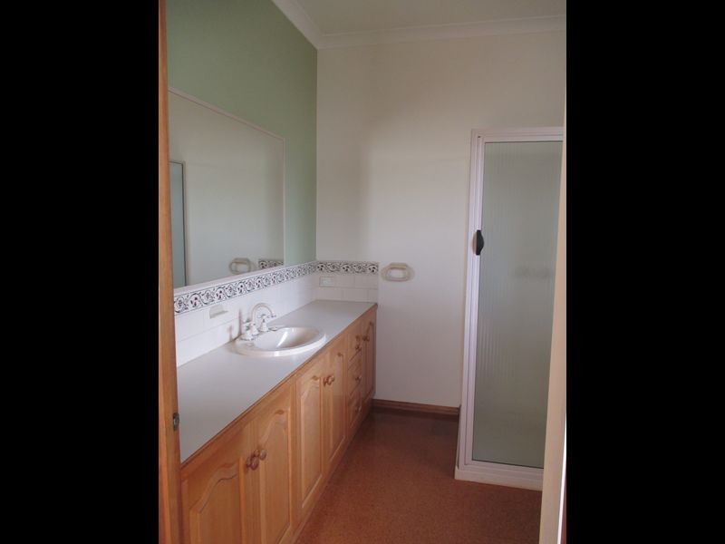 5 Nicole Court, Wy Yung VIC 3875