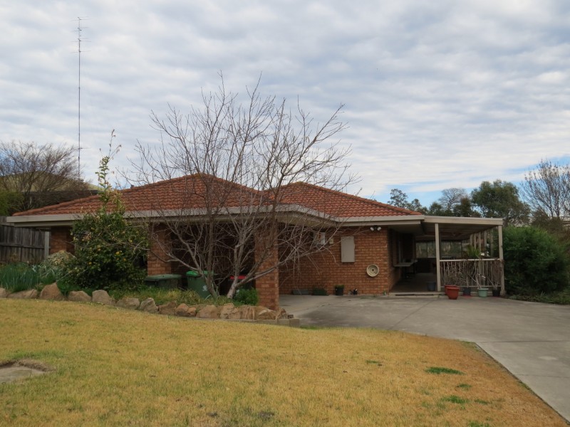 24 Ballantine Street, Bairnsdale VIC 3875