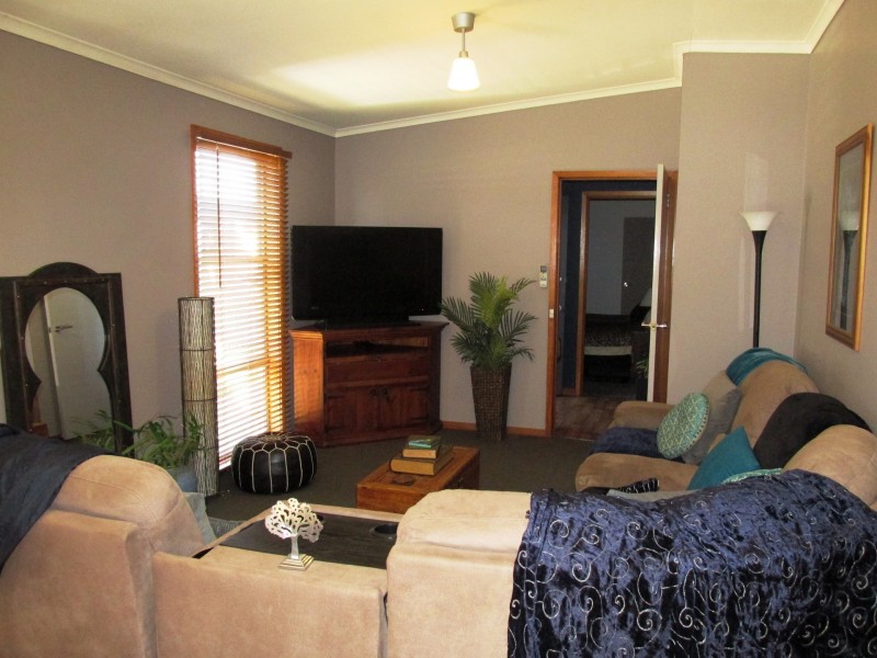 44 Cameron Crescent, Bairnsdale VIC 3875