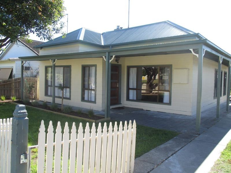 19 McKean Street, Bairnsdale VIC 3875