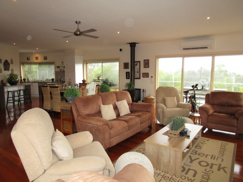 105 Howitt Avenue, Bairnsdale VIC 3875