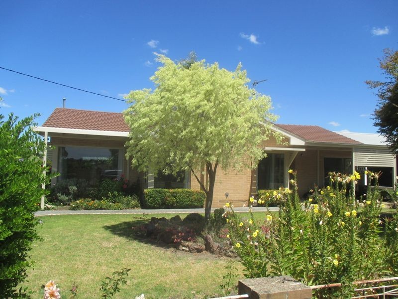63 Williams Parade, Bairnsdale VIC 3875