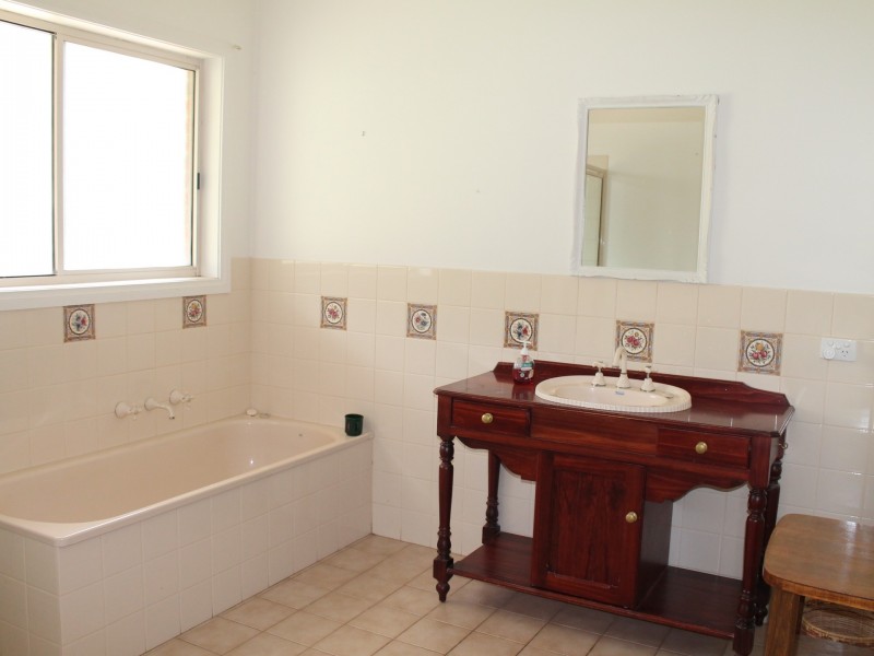 37 Omeo Valley Road, Omeo VIC 3898