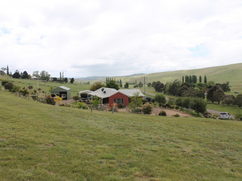 37 Omeo Valley Road, Omeo VIC 3898