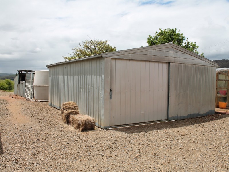 37 Omeo Valley Road, Omeo VIC 3898